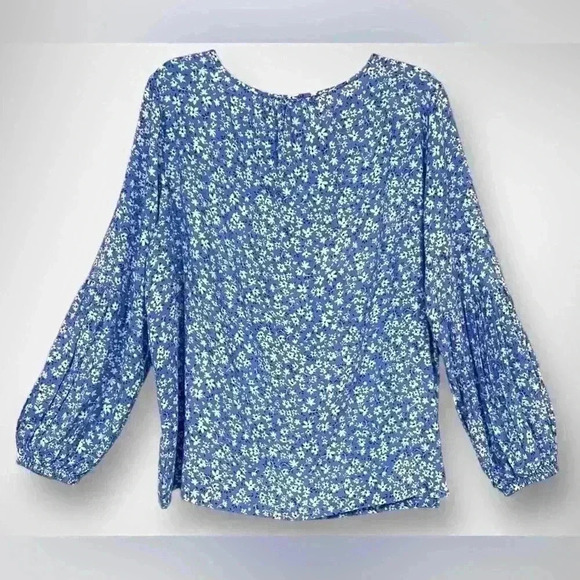 Sky Blue With White floral Graphics Top Large Viscose NWOT - Picture 2 of 7